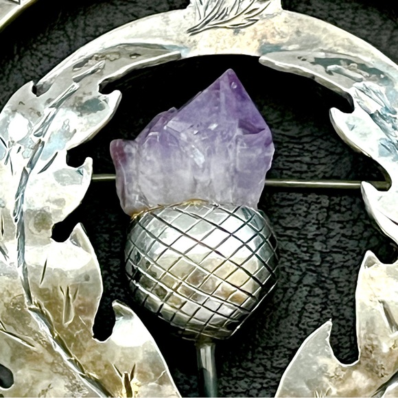 Large sterling silver and amethyst Scottish thistle brooch pin - Picture 3 of 10